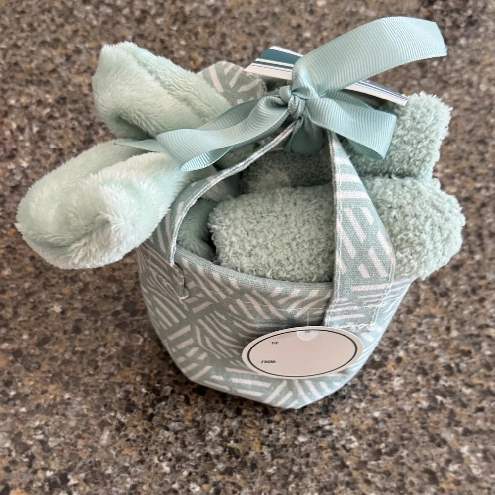 NEW Small Mint Green Gift Basket - 2 pr fuzzy fleece socks, 1 headband & Basket